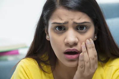 ব্রণ থাকলে কি মেকআপ করবেন