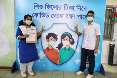 মতিঝিল আইডিয়াল স্কুল অ্যান্ড কলেজে টিকাদান কার্যক্রম