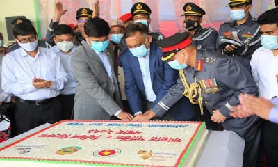 কেক কেটে ফায়ার সার্ভিস সপ্তাহ উদ্বোধন করছেন স্বরাষ্ট্রমন্ত্রী