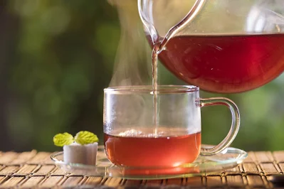 গ্রিন টি খুব সহজেই চাঙা করে তুলতে পারে