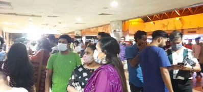 &lsquo;পদ্মাপুরাণ&rsquo; দেখতে স্টার সিনেপ্লেক্সে দর্শকদের উপচে পরা ভিড়। ছবি: ইত্তেফাক