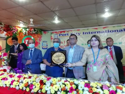 চট্টগ্রামের পোর্টসিটি ইন্টারন্যাশনাল ইউনিভার্সিটির অডিটোরিয়ামে ইউনিভার্সিটি আয়োজিত নবীন বরন অনুষ্ঠানে পানিসম্পদ উপমন্ত্রী এ কে এম এনামুল হক শামীম। ছবি-সংগৃহীত