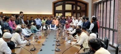 জাতীয় সংসদের পার্লামেন্ট ক্লাবে শরীয়তপুরের সখিপুর থানা আওয়ামী লীগের নেতাকর্মীদের সাথে মতবিনিময় সভায় পানিসম্পদ উপমন্ত্রী এ কে এম এনামুল হক শামীম
