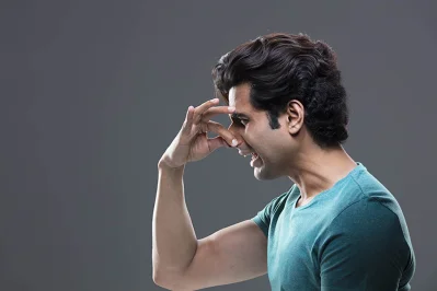 হুটহাট হাঁচি পেয়ে বসলে নাক মুখ চেপে ধরা উচিত না