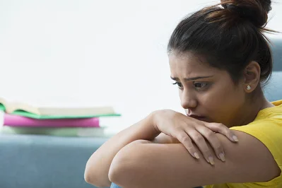 ভালোবাসার সম্পর্ক ভেঙে যাওয়ার পর বিষণ্ণতা বা ডিপ্রেশন থেকে নিজেকে মুক্ত করতে হবে 
