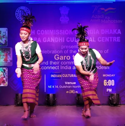 ক্ষুদ্র নৃগোষ্ঠী গারোদের সাংস্কৃতিক পরিবেশনা। ছবি: ইত্তেফাক