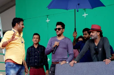 &lsquo;নেত্রী দ্যা লিডার&rsquo; ছবির শুটিং সেটে অভিনেতা, প্রযোজক ও পরিচালক অনন্ত জলিল। ছবি: সংগৃহীত