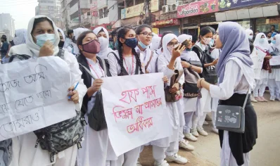 মেয়েরাও আন্দোলনে পিছিয়ে নেই