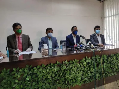 ইসির মিডিয়া সেন্টারে সংবাদ সম্মেলনে সচিব হুমায়ুন কবীর খোন্দকার।