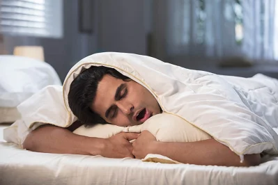নাক ডাকার সমস্যা থেকে থাকে তাহলে তা বন্ধ করতে ধূমপান ছাড়া প্রয়োজন। ধূমপান ছাড়ার ফলে আপনার নাক ডাকার সমস্যাও খুব তাড়াতাড়ি ঠিক হয়ে যাবে