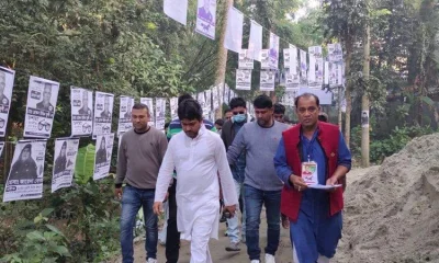 দলীয় নেতাকর্মীদের সঙ্গে ফরিদপুর-৪ আসনের এমপি মজিবুর রহমান চৌধুরী নিক্সন 
