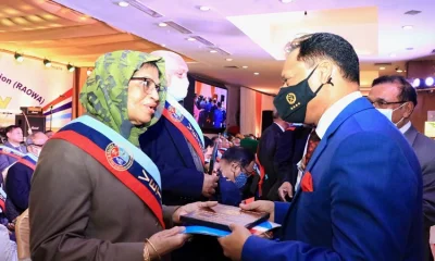 বাংলাদেশ সেনাবাহিনী প্রধান ও রাওয়া ক্লাবের প্রধান পৃষ্ঠপোষক জেনারেল এস এম শফিউদ্দিন আহমেদ ভেটেরানস ডে উপলক্ষে ভেটেরানসদের সম্মাননা প্রদান করেন। ছবি- আইএসপিআর