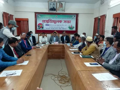 শরীয়তপুরের নড়িয়া উপজেলা প্রশাসন কর্তৃক আয়োজিত ১৬ ডিসেম্বর মহান বিজয় দিবস ২০২১ উদযাপন উপলক্ষে প্রস্তুতিমূলক সভায় পানিসম্পদ উপমন্ত্রী এ কে এম এনামুল হক শামীম। 