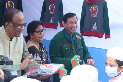 বুধবার (১ ডিসেম্বর) দুপুর ১২টায় রাজধানীর কাওরান বাজারে ইত্তেফাক ভবনের সামনে &lsquo;উষ্ণতার ফ্রি হাট&rsquo; কর্মসূচির উদ্বোধন 