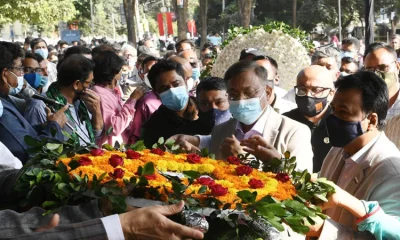 জাতীয় অধ্যাপক রফিকুল ইসলামের মরদেহে তথ্যমন্ত্রীর শ্রদ্ধা নিবেদন। 