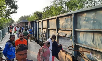 লাইনচ্যুত ট্রেন। ছবি: ইত্তেফাক