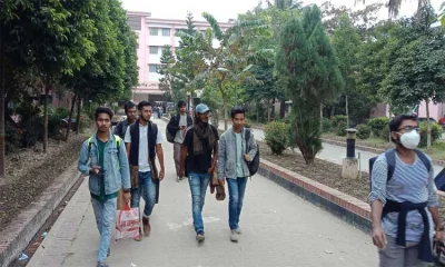 হল ছাড়ছেন শিক্ষার্থীরা