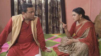 &lsquo;বউ দৌড়&rsquo; নাটকের একটি দৃশ্য। ছবি: সংগৃহীত
