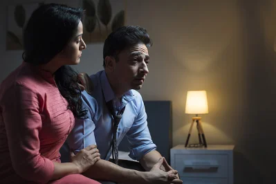সংসারে স্ত্রীকেও এই সময়ে স্বামীর পাশে থাকতে হবে। তাঁকে কোনোভাবেই ছোট করা যাবে না।