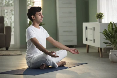 মেডিটেশন বা যোগাসনের অভ্যাস গড়ে তুলুন