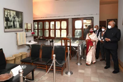 বঙ্গবন্ধু শেখ মুজিবুর রহমান স্মৃতি জাদুঘর পরিদর্শন করেন রামনাথ কোবিন্দ। ছবি: টুইটার