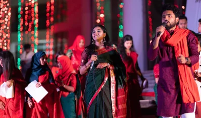 উপস্থাপনা করছেন মাজহারুল হক মুহাজির ও দেওয়ান বাবরি। ছবি: ড্যাফোডিল ইন্টারন্যাশনাল ইউনিভার্সিটি ফটোগ্রাফিক সোসাইটি