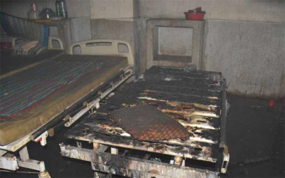পুড়ে যাওয়া বিছানা।
