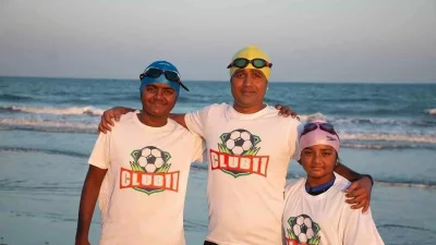 বাবা-ভাইয়ের সঙ্গে লারিসা