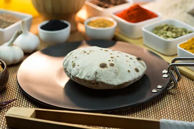 ফ্রিজে রুটি হালকা সেঁকে রাখবেন সবসময়