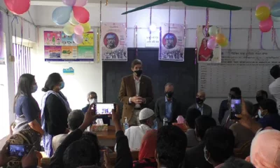 মুন্সীগঞ্জে টিকা কার্যক্রম পরিদর্শন করেন মার্কিন রাষ্ট্রদূত। ছবি- ইত্তেফাক 
