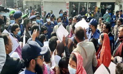 আন্দোলরত অভিভাবকরা