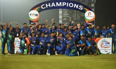 শিরোপা হাতে জাফনা কিংসের খেলোয়াড়রা