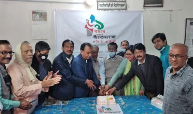 ফুলেল শুভেচ্ছা আর মিষ্টিমুখের মধ্য দিয়ে শেরপুরে দৈনিক ইত্তেফাকের ৬৯তম প্রতিষ্ঠা বার্ষিকী পালন করা হয়েছে। 