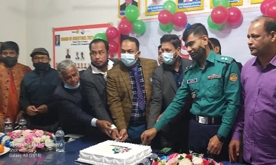 কেক কাটা, আলোচনাসভা ও মিষ্টিমুখ করানোর মধ্যদিয়ে শুক্রবার গাজীপুরে দেশের ঐতিহ্যবাহী গণমানুষের কন্ঠস্বর দৈনিক ইত্তেফাকের ৬৯তম জন্মদিন পালিত হয়েছে।