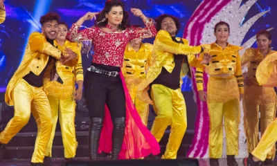 জাঁকজমকপূর্ণ অনুষ্ঠানের মাধ্যমে পুরস্কারপ্রাপ্তদের নাম ঘোষণা করা হয়