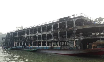 অগ্নিকাণ্ডে ক্ষতিগ্রস্থ লঞ্চ। ছবি: সংগৃহীত