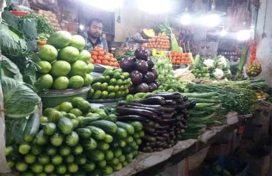 পলাশীর একটি সবজির দোকান।