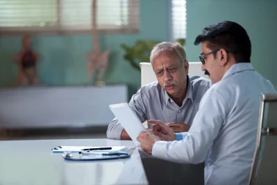 বেশি খাওয়ার ফলে শারীরিক জটিলতা বেড়ে গেলে দ্রুত চিকিৎসকের পরামর্শ নিন