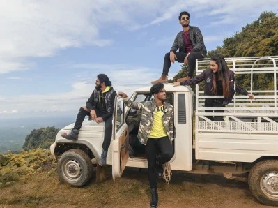 শীত এলে গরম পোশাক নিয়ে জবুথবু থাকার দিন এখন আর নেই