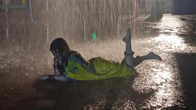 শুটিংয়ে ভিজলেন জনপ্রিয় অভিনেত্রী সোহানা সাবা।