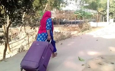 পুলিশের ভয়ে লোকজন গবাদি পশুসহ অন্যান্য মালামাল নিয়ে বাড়িঘর ছেড়ে পালিয়েছে।
