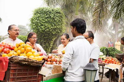 বাজারে যাওয়ার সময় অবশ্যই সব রকম কোভিড সতর্কতা অবলম্বন করতে হবে