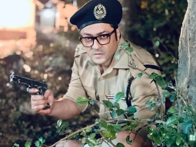 দামপাড়া সিনেমায় প্রধান চরিত্র এসপি শামসুল ইসলামের ভূমিকায় অভিনয় করছেন ফেরদৌস