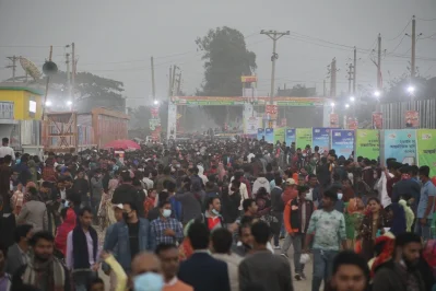 গতকাল ছুটির দিনে বাণিজ্য মেলায় দর্শনার্থীদের উপচে পড়া ভিড় &mdash;আব্দুল গনি