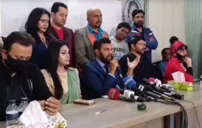 শিল্পী সমিতির নির্বাচন নিয়ে ব্রিফ করছেন ইলিয়াস কাঞ্চন-নিপুন প্যানেল।