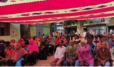 উপমন্ত্রীর রত্নগর্ভা মায়ের নামে প্রতিষ্ঠিত বেগম আশ্রাফুন্নেছা ফাউন্ডেশন ও আওয়ামী লীগের উদ্যোগে শরীয়তপুরের নড়িয়ার ২ ইউনিয়নের দেড় হাজার অসহায়দের মাঝে কম্বল বিতরণের একাংশ। 