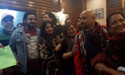 মনোনয়নপত্র জমা দেন মৌসুমী। ছবি: সংগৃহীত