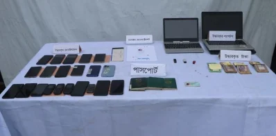 উদ্ধার সরঞ্জামাদি। ছবি: ইত্তেফাক