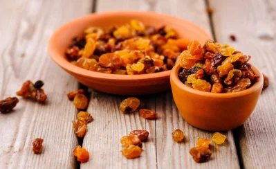 কিশমিশ খাওয়ার ফলে হাড় সুস্থ ও সুদৃঢ় থাকে