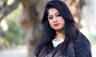 মেয়েরা সালোয়ার-কামিজের সঙ্গে ওড়নার পরিবর্তে শাল ব্যবহার করে থাকেন